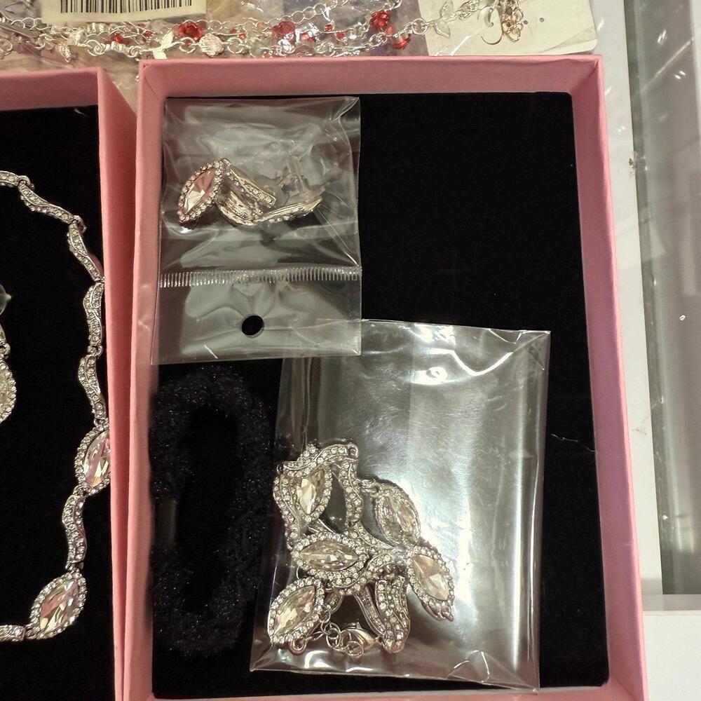 Jewelry Set - Picture 3 of 7